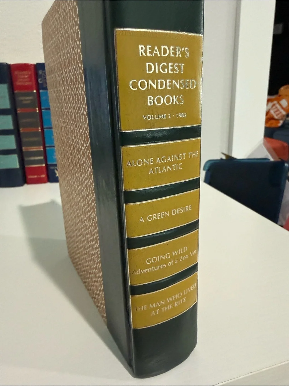 Readers Digest 1982 Condensed Books Decorative Green & Gold Book Accent